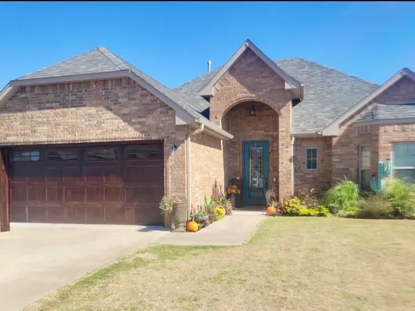 703 N Meadow Ln, Cache, OK 73527