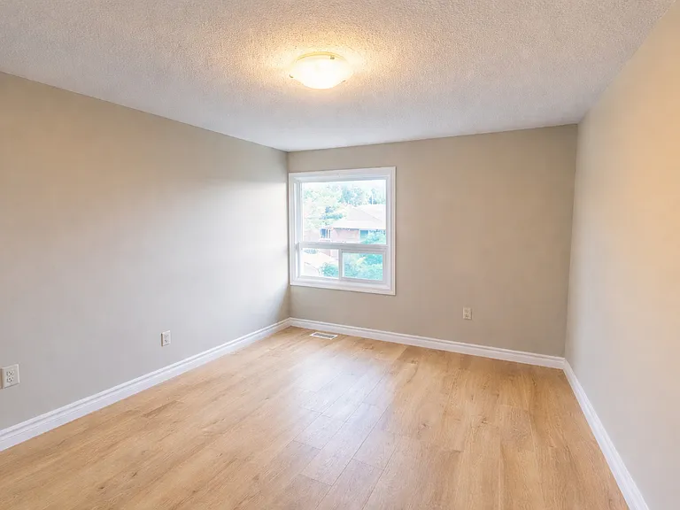 7591 Scholfield Rd — Photo 33
