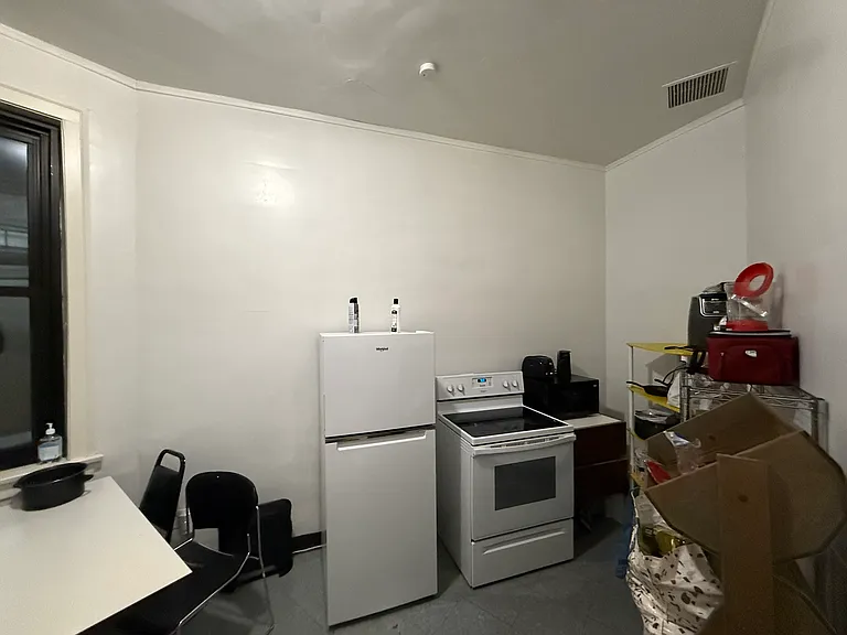 1800 S Blue Island Ave #210 — Photo 9