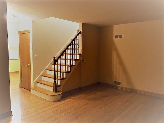 3rd image of 4066 W Warwick Ave