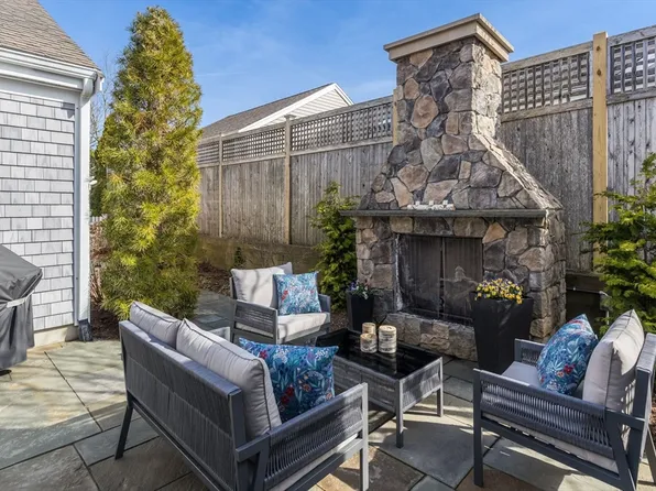 21 Whitcomb Gdn, Plymouth, MA 02360