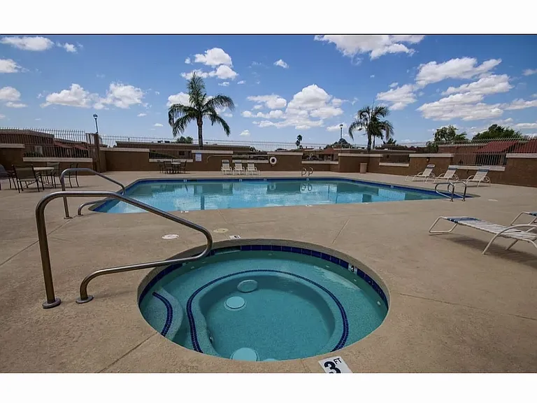 420 W Yukon Dr #1 — Photo 2