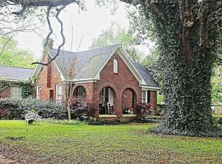 419 E Peach St #B, Angleton, TX 77515