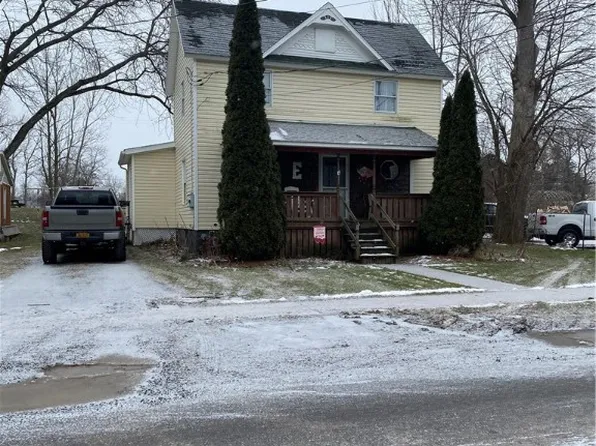 25 West Ave, Lyndonville, NY 14098