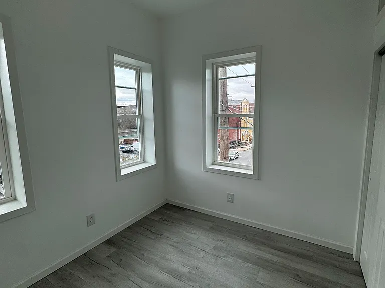 547 N 8th St #2 — Photo 7