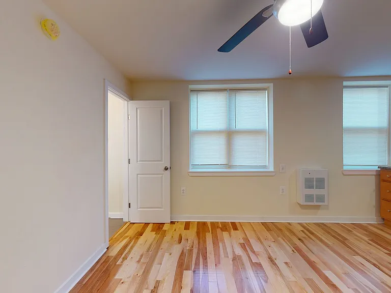 Sherwood Court Apartments — Photo 11