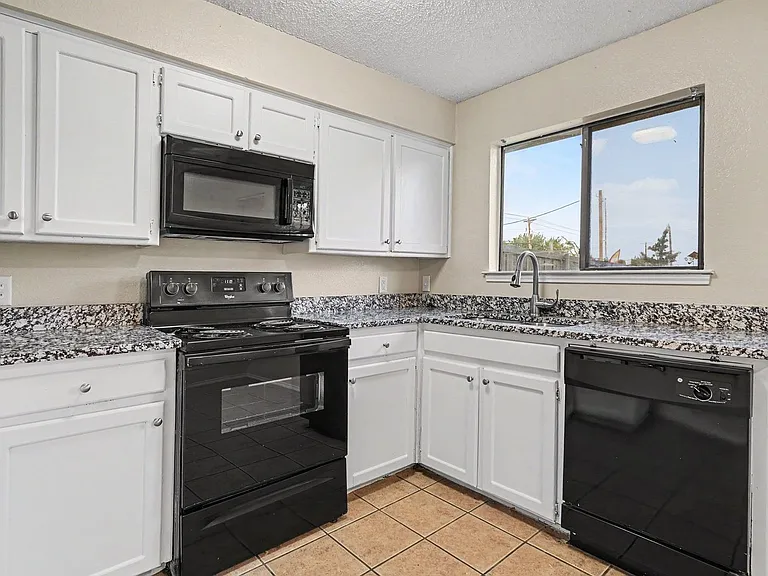 3301 Aurora St #B — Photo 9