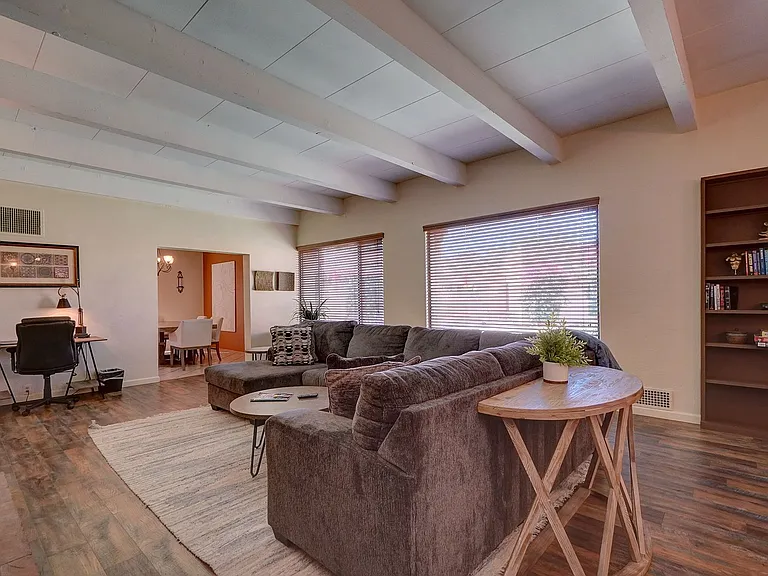 Riverside Suites — Photo 107