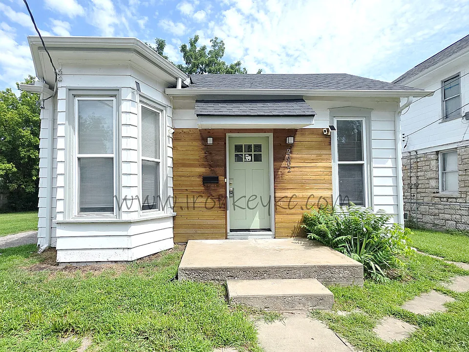 2602 Essex Ave