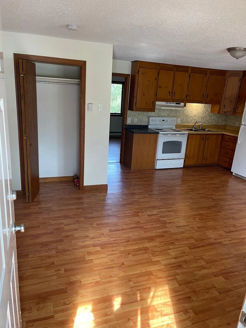 Wolf Den Apartments — Photo 1