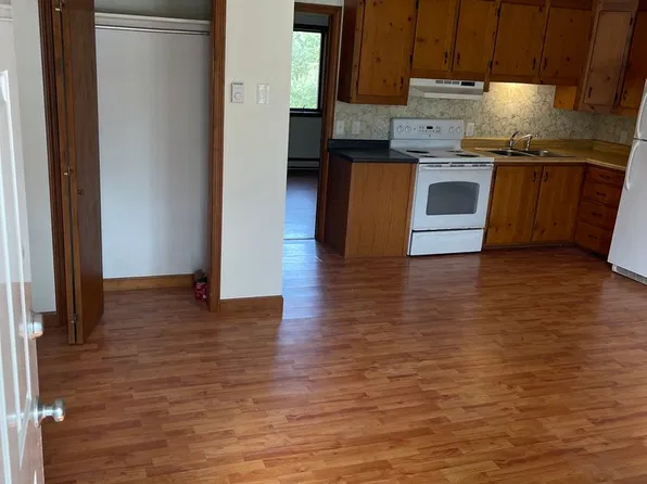 Wolf Den Apartments, 11 Wolf Den Dr #B, Pomfret Center, CT 06259