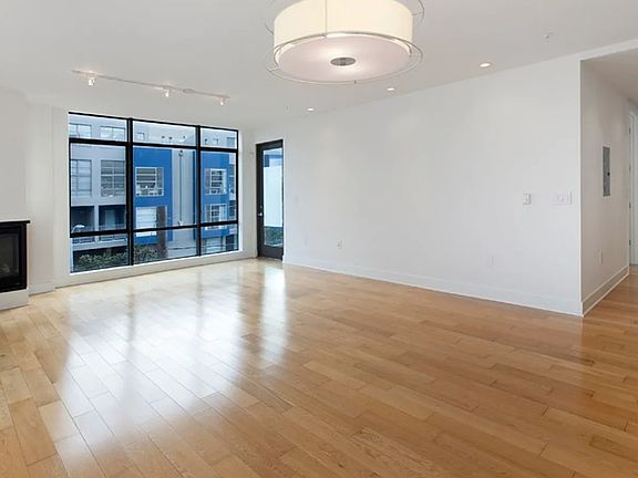 2nd image of 550 18th St APT 303