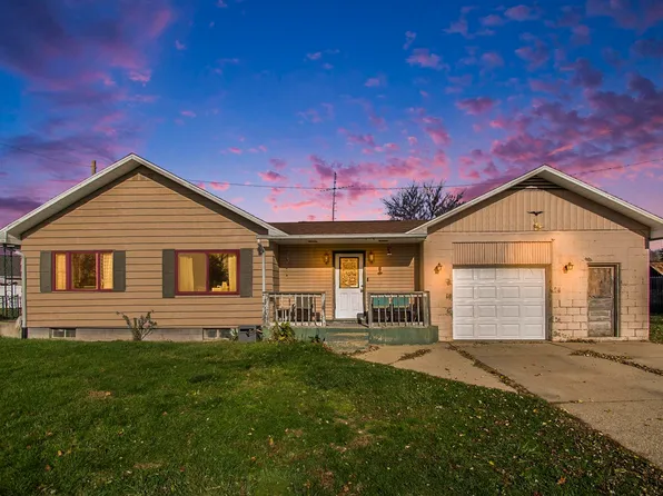 1004 Illinois St, Walkerton, IN 46574