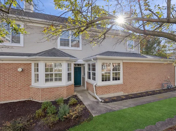 2507 Camberley Cir #1-810, Westchester, IL 60154
