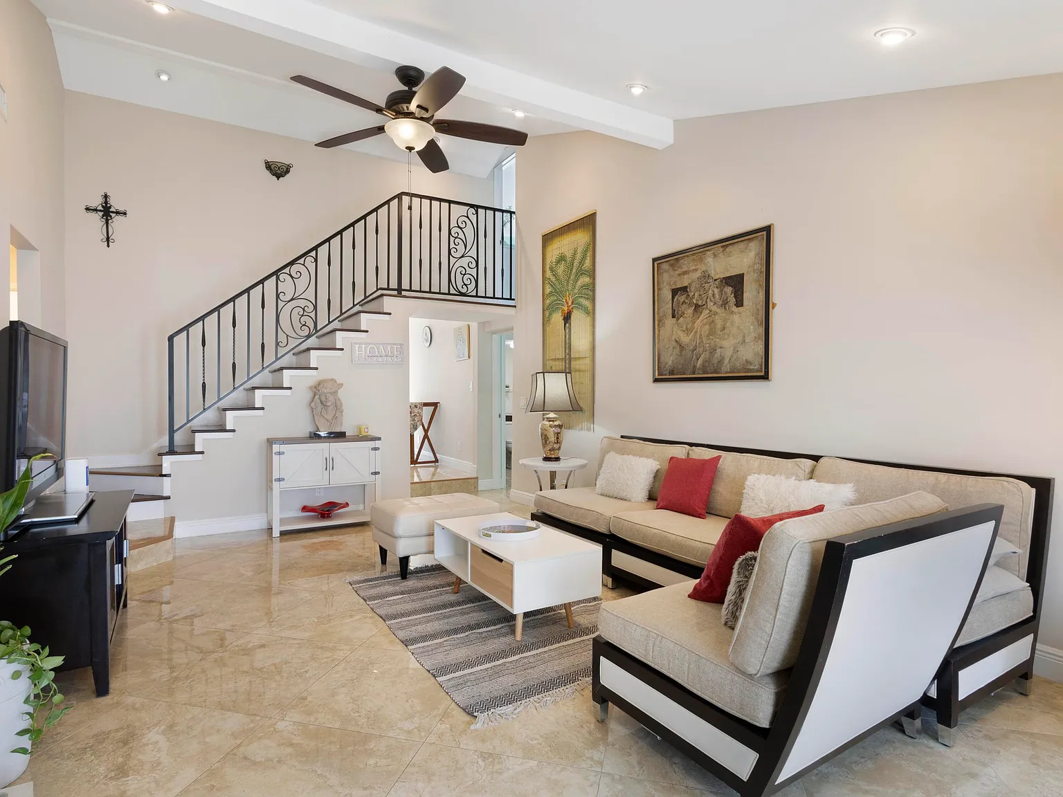 3 bed, 2.0 bath, 1700 sqft, $4,550 — Photo 2