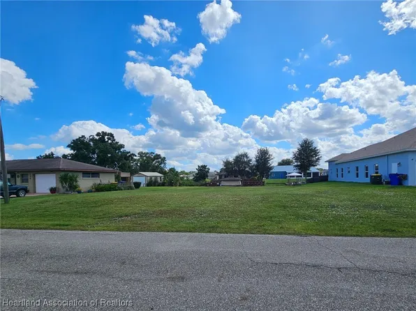 137 Citrus Rd NE, Lake Placid, FL 33852