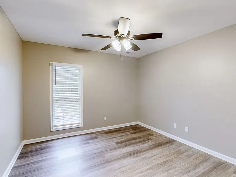101 Manor Ave — Photo 10