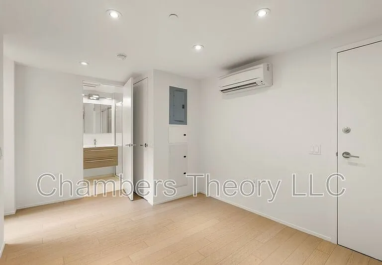 2422 17th St NW #104 — Photo 5