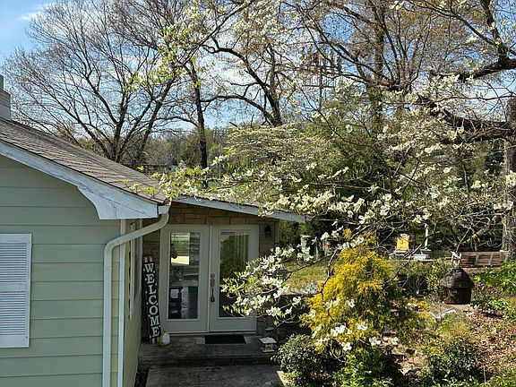 3rd image of 114 Glendale Ln