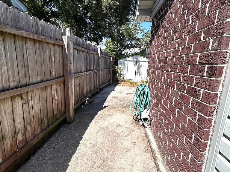 228 Miami St — Photo 15