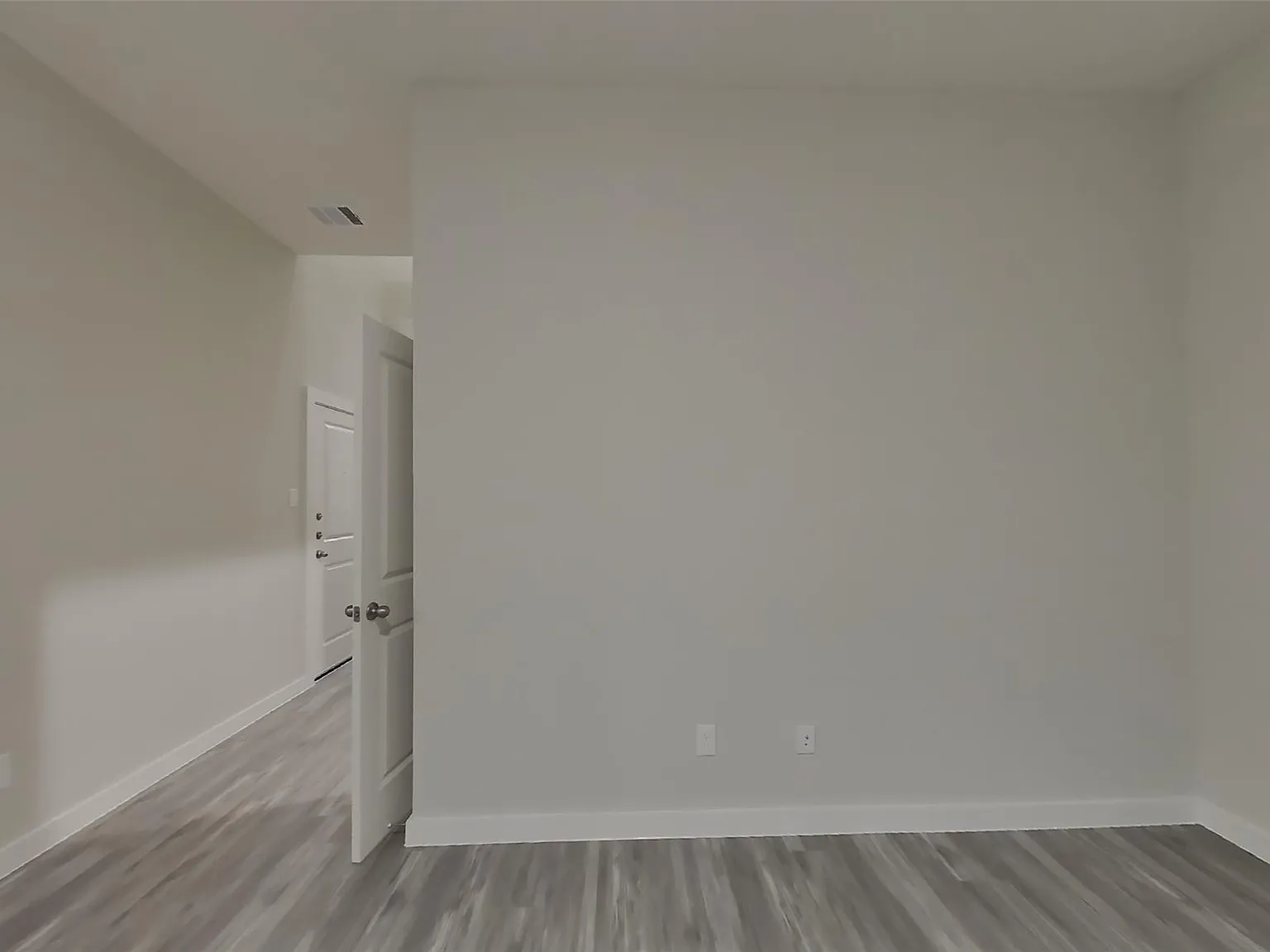 4 bed, 3.0 bath, 2017 sqft, $2,659 — Photo 2