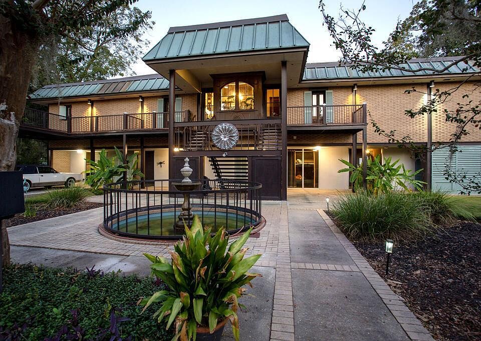 1st image of 115 Riverside Dr