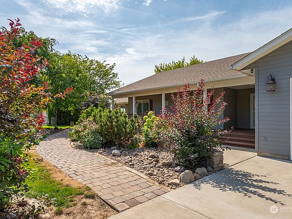 2nd image of 4892 Bluff Drive NE
