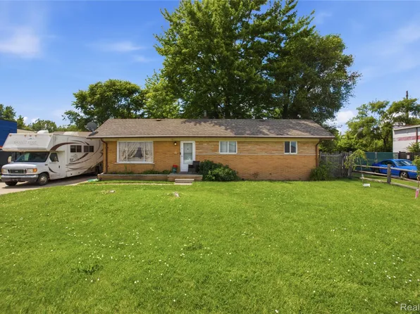 117 N Groesbeck Hwy, Mount Clemens, MI 48043