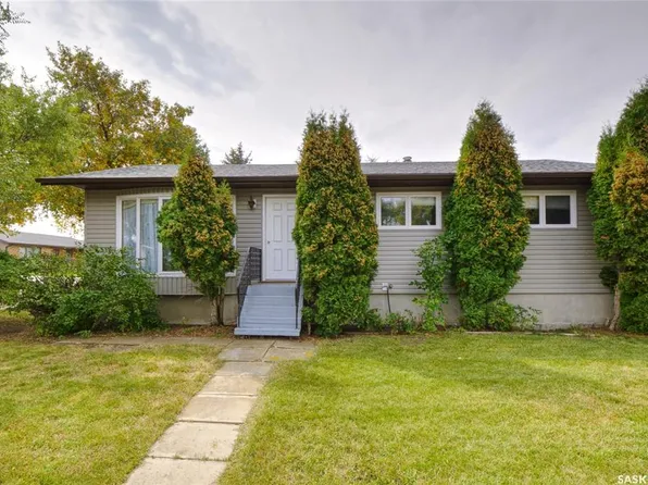 1008 Parklane DRIVE, Assiniboia, SK S0H 0B0