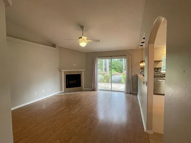 4 bed, 1650 sqft, $2,420 — Photo 2