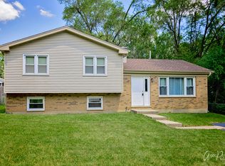 416 Deerpath Dr, McHenry, IL 60051