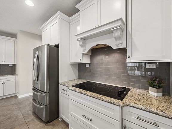2nd image of 97368 Harbor Concourse Cir