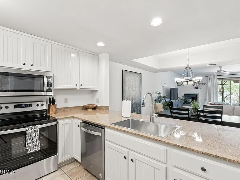 36601 N Mule Train Rd #B19 — Photo 15