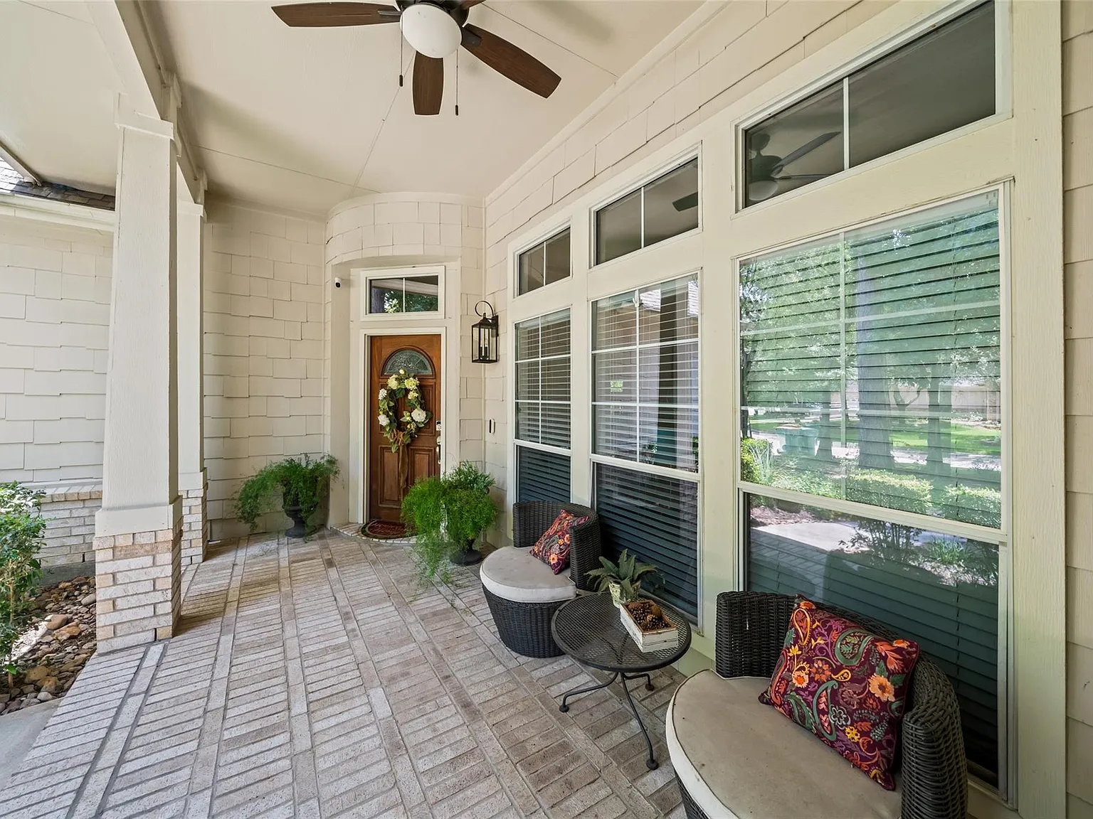 4 bed, 3.0 bath, 2295 sqft, $5,400 — Photo 3