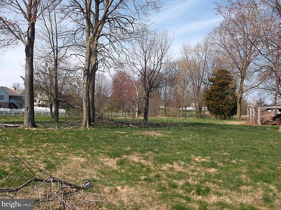 5th image of 619 Parkwood Dr