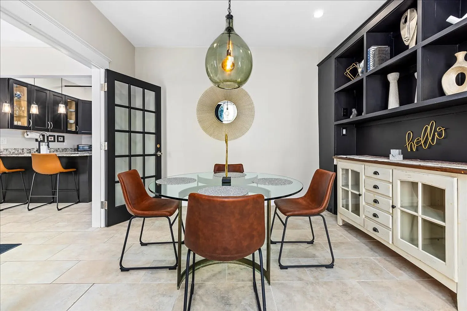 1 bed, 2.0 bath, 592 sqft, $4,825 — Photo 3