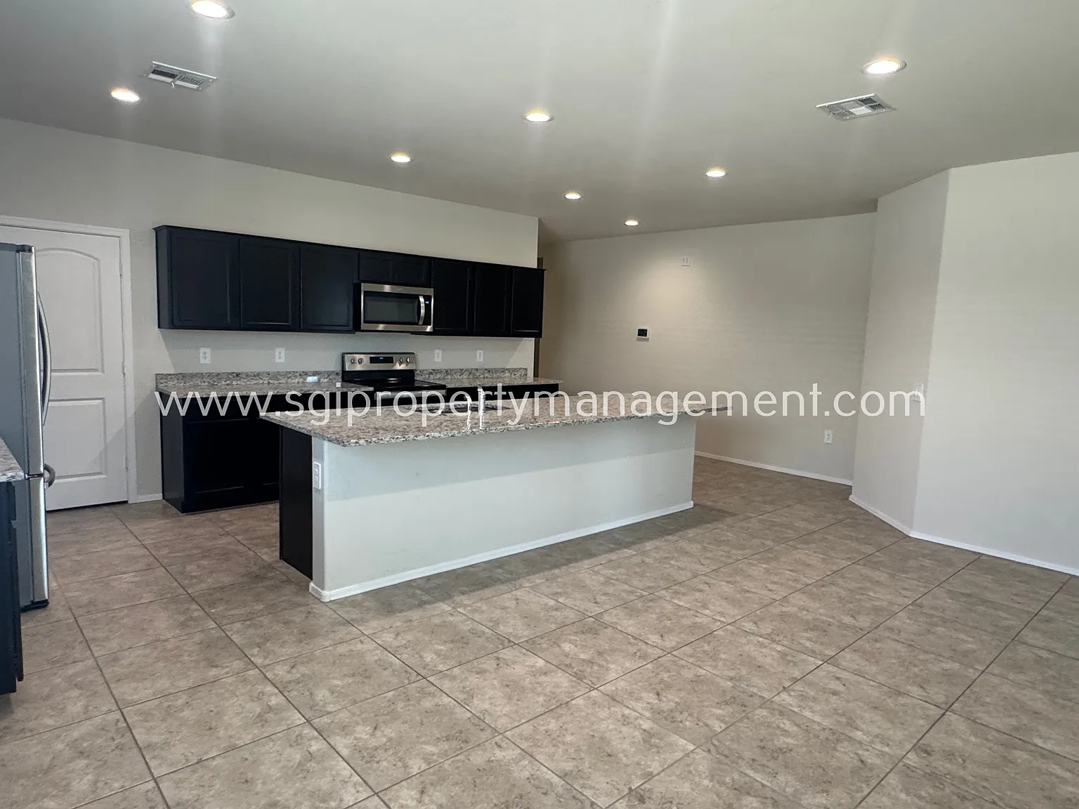3 Bedroom, 3 bathroom Maricopa Home — Photo 3