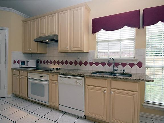 4th image of 216 Laura Ln