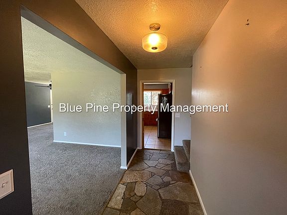 2nd image of 1881 Niagara St