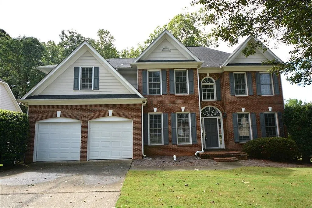5 bed, 3.0 bath, 2976 sqft, $3,200 — Photo 2