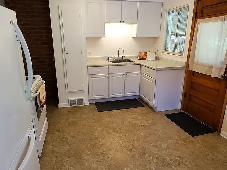 21865 Coolidge Hwy — Photo 26