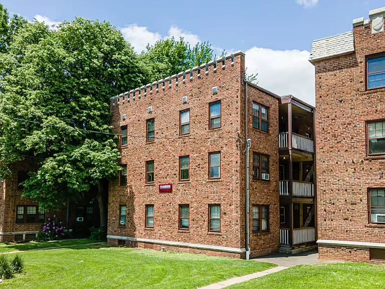 The Clarendon Apartments of West Hartford! — Photo 14