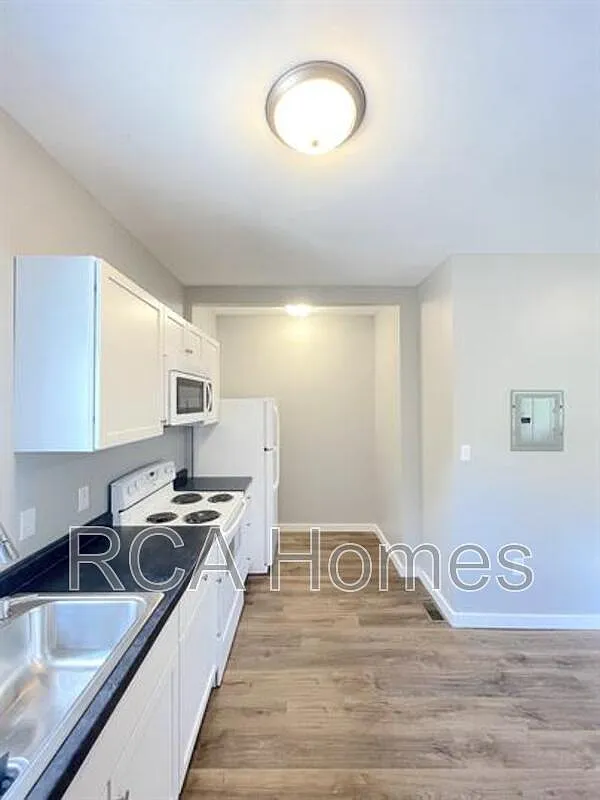 1 bed, 1.0 bath, 450 sqft, $775 — Photo 1