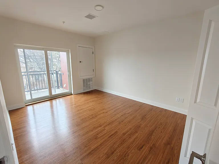 10 Franklin Ave #201 — Photo 6
