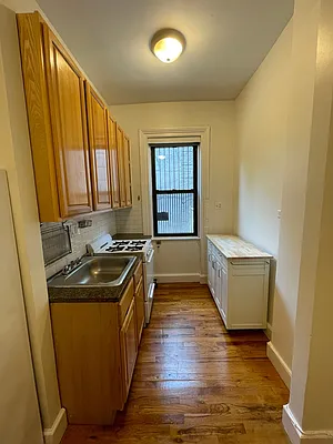 Rented by Metropolitan Realty | media 10