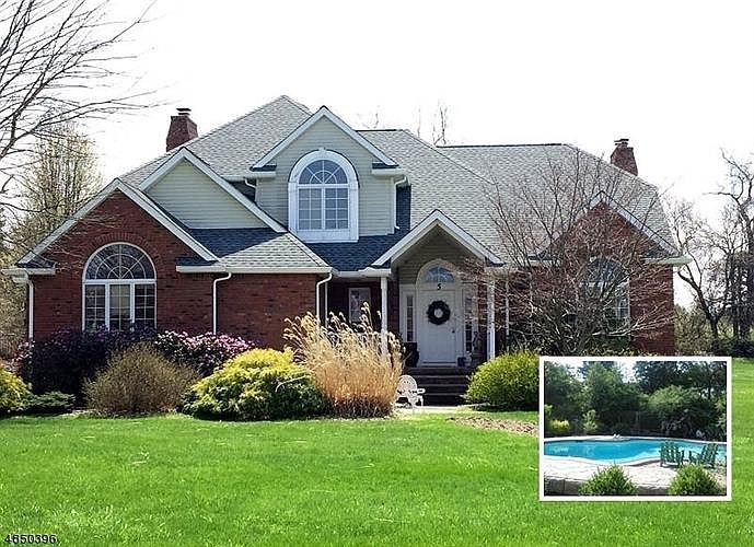1st image of 5 Oxford Dr