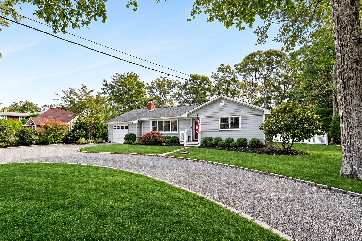 Charming Hamptons Retreat Near Westhampton Beach Village — Photo 1