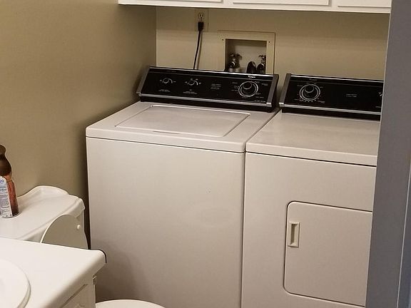 5th image of 136 Woodfield Pl