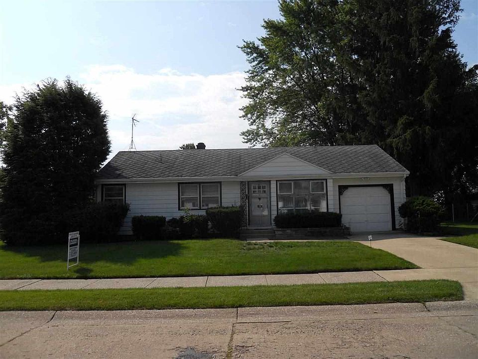 1st image of 704 Sylvan Ln