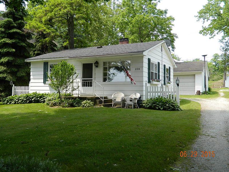 1st image of 228 S Lake St
